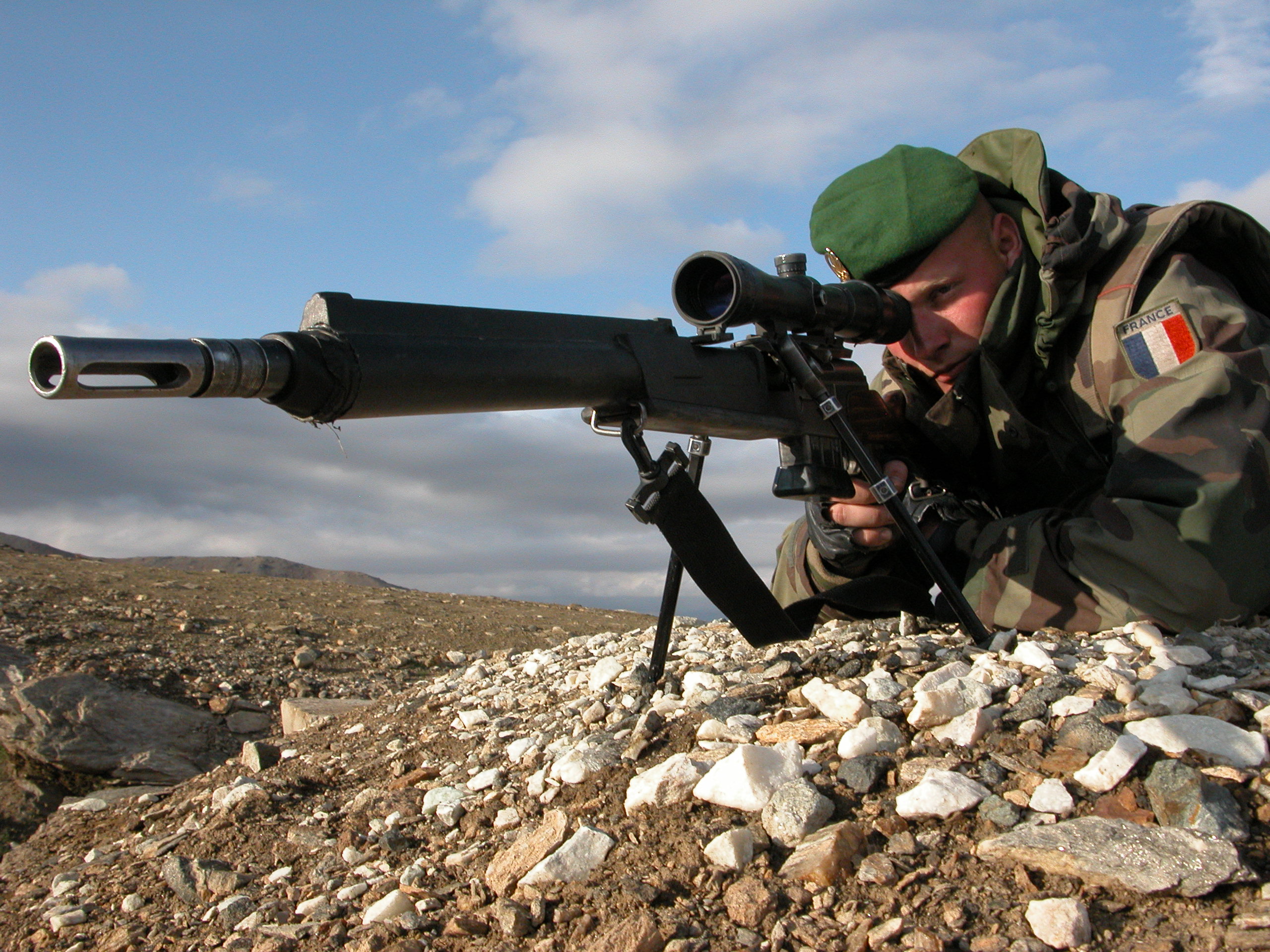 Soldat français avec un FR-F2 en Afghanistan