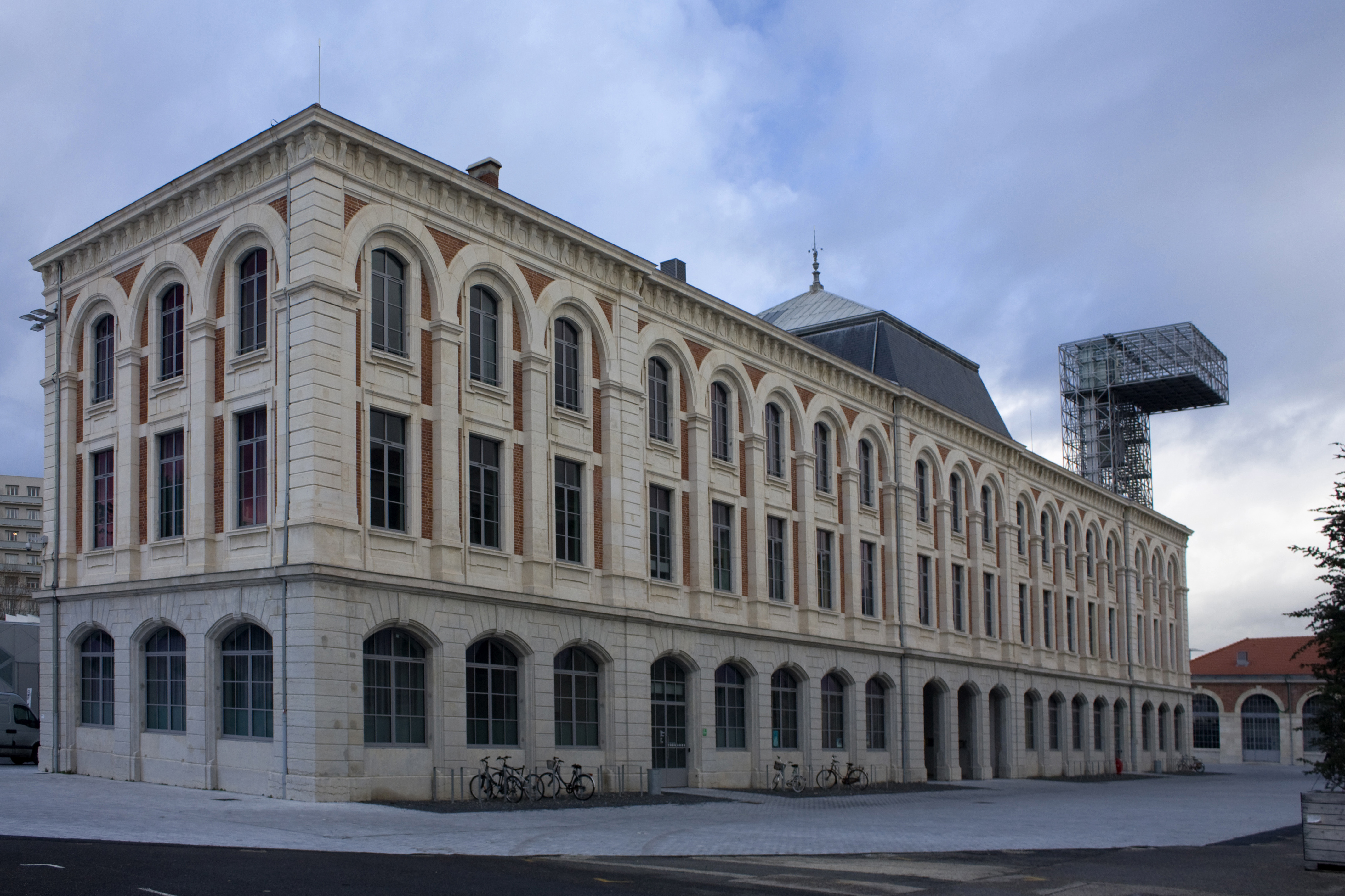 Un des bâtiments du complexe de la Manufacture d'Armes de Saint Etienne